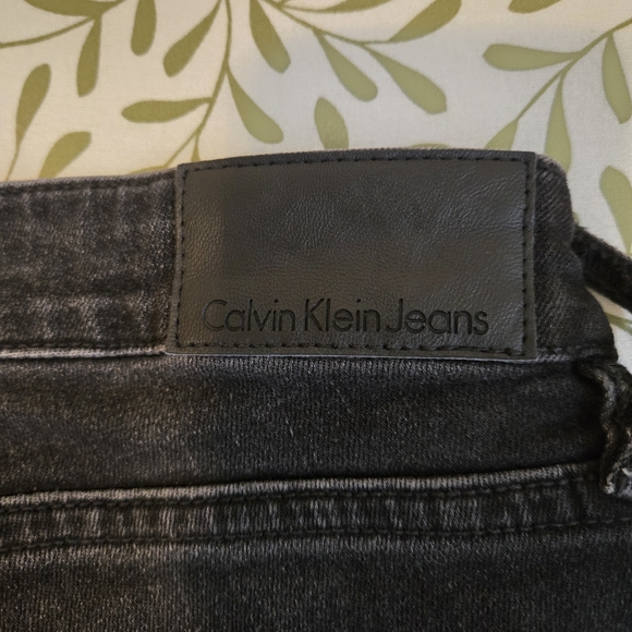 Calvin Klein Jeans Women's Dark Wash Skinny Jeans - Picture 3 of 4